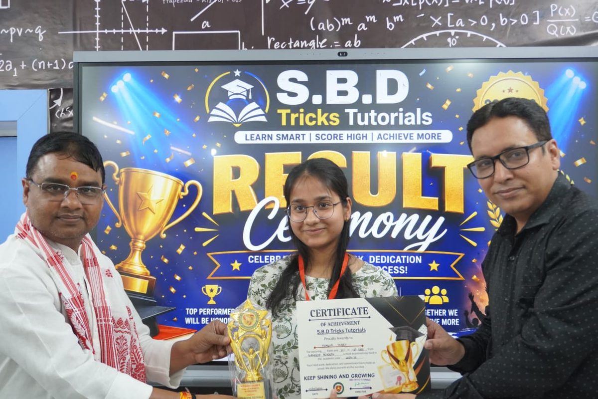 Student with a trophy and certificate at the SBD result ceremony