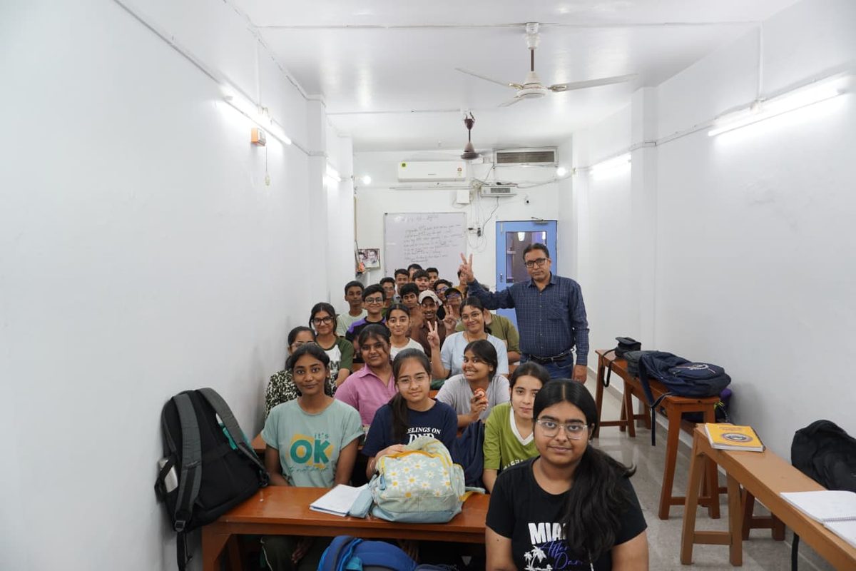 Maths batch with their teacher at SBD Tricks Tutorials